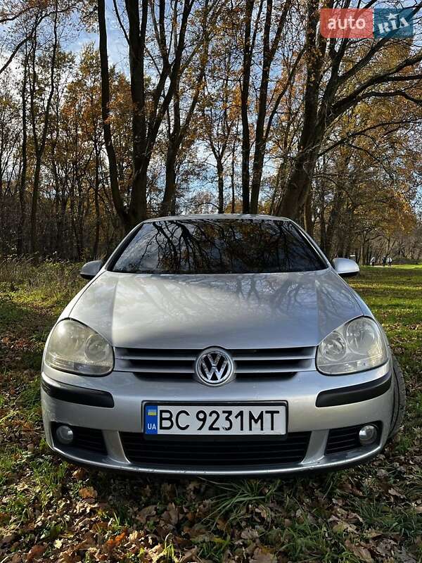 Хетчбек Volkswagen Golf 2004 в Львові