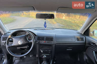 Хэтчбек Volkswagen Golf 2001 в Ковеле