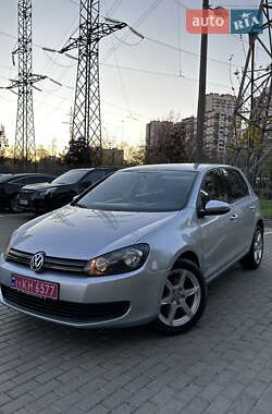 Хэтчбек Volkswagen Golf 2009 в Киеве