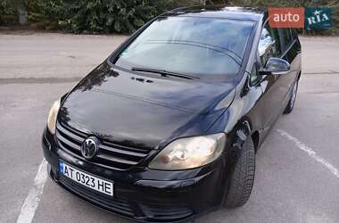 Хэтчбек Volkswagen Golf 2005 в Мироновке