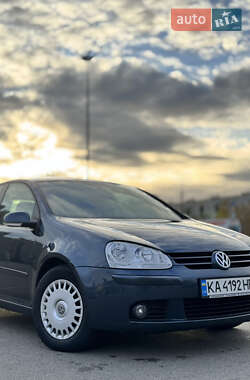 Хетчбек Volkswagen Golf 2006 в Києві