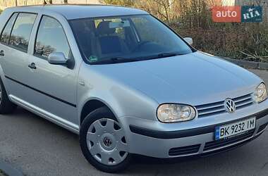 Хетчбек Volkswagen Golf 2001 в Костопілі