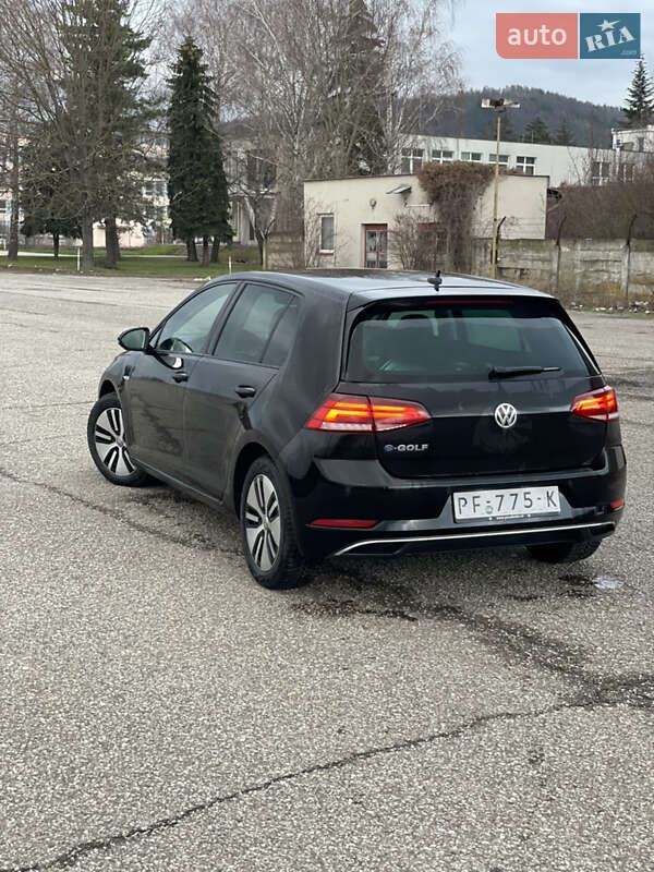 Хетчбек Volkswagen Golf 2017 в Ужгороді