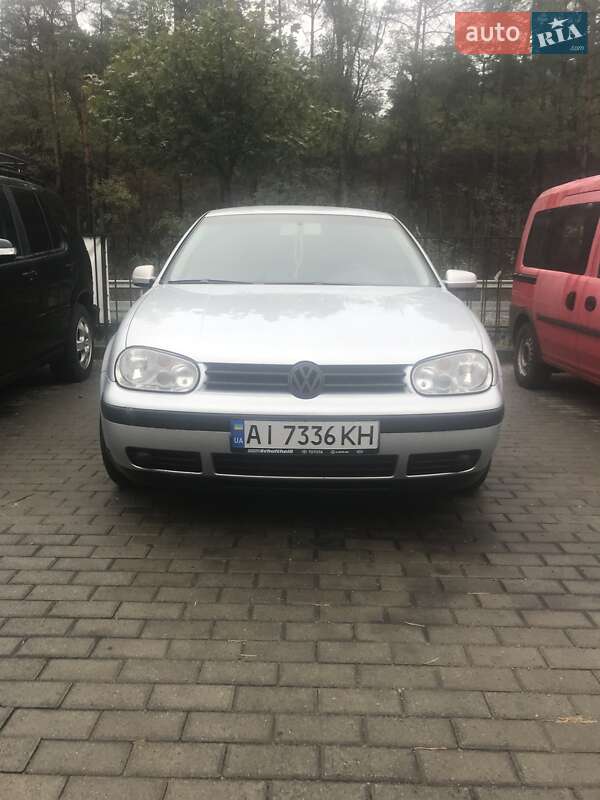 Хетчбек Volkswagen Golf 2003 в Києві