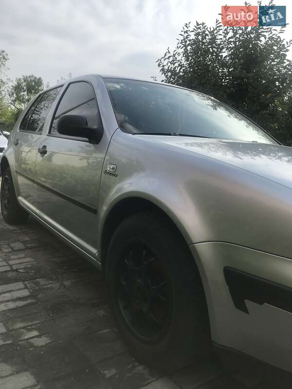 Хетчбек Volkswagen Golf 2003 в Києві