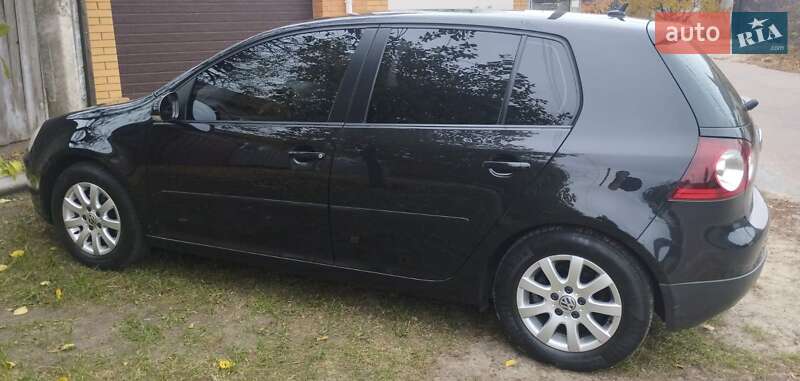 Хэтчбек Volkswagen Golf 2005 в Чернигове