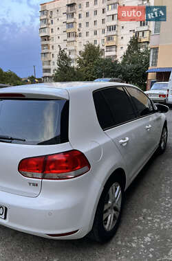 Хэтчбек Volkswagen Golf 2012 в Черноморске