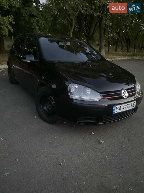 Хэтчбек Volkswagen Golf 2004 в Гайвороне