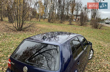 Хэтчбек Volkswagen Golf 2003 в Золотоноше