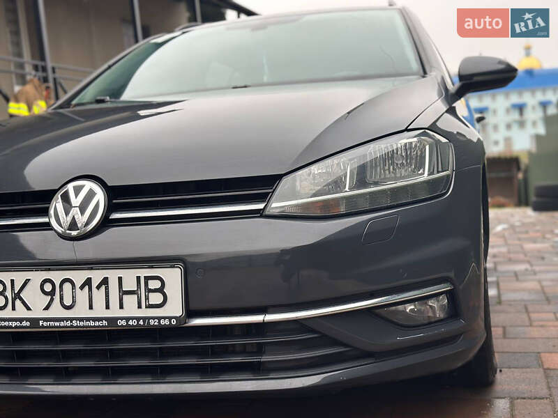 Універсал Volkswagen Golf 2017 в Рівному