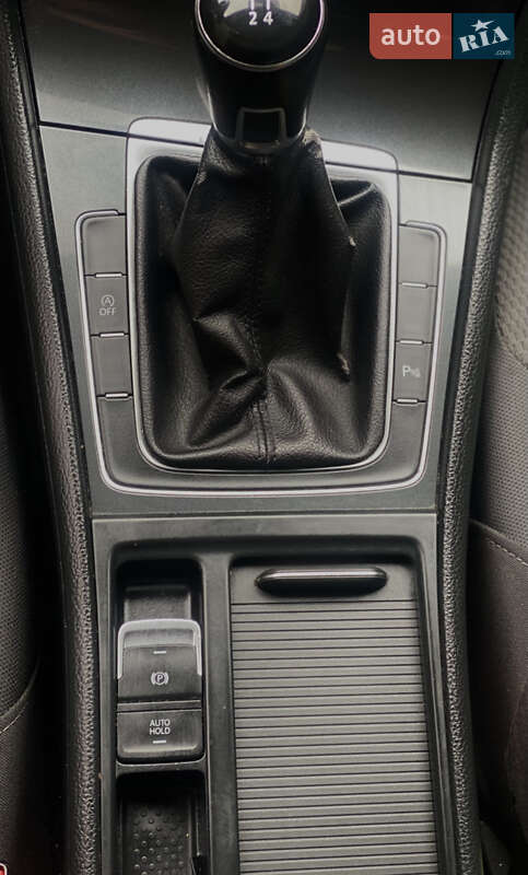 Універсал Volkswagen Golf 2017 в Рівному