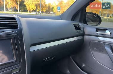 Хетчбек Volkswagen Golf 2006 в Запоріжжі