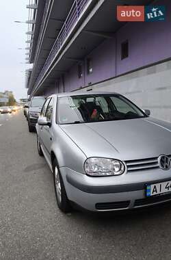 Хетчбек Volkswagen Golf 2002 в Гостомелі