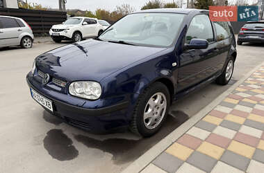 Хетчбек Volkswagen Golf 2002 в Києві