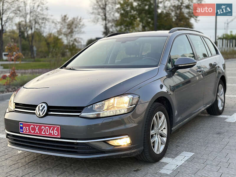 Універсал Volkswagen Golf 2019 в Львові