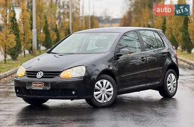 Хэтчбек Volkswagen Golf 2004 в Киеве