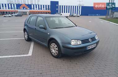 Хетчбек Volkswagen Golf 2003 в Сумах