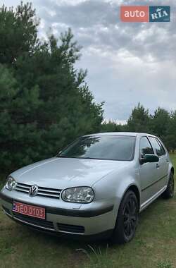 Хетчбек Volkswagen Golf 2005 в Луцьку