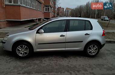 Хэтчбек Volkswagen Golf 2005 в Сумах