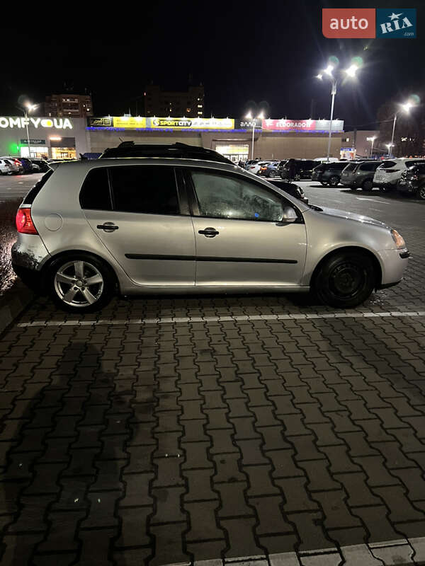 Хэтчбек Volkswagen Golf 2004 в Житомире