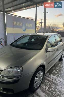 Хэтчбек Volkswagen Golf 2004 в Валках