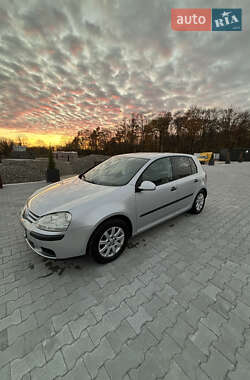 Хетчбек Volkswagen Golf 2004 в Тернополі