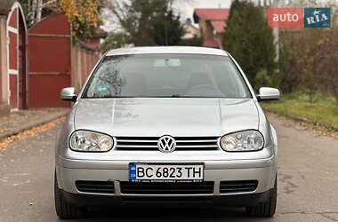 Хетчбек Volkswagen Golf 2003 в Рівному