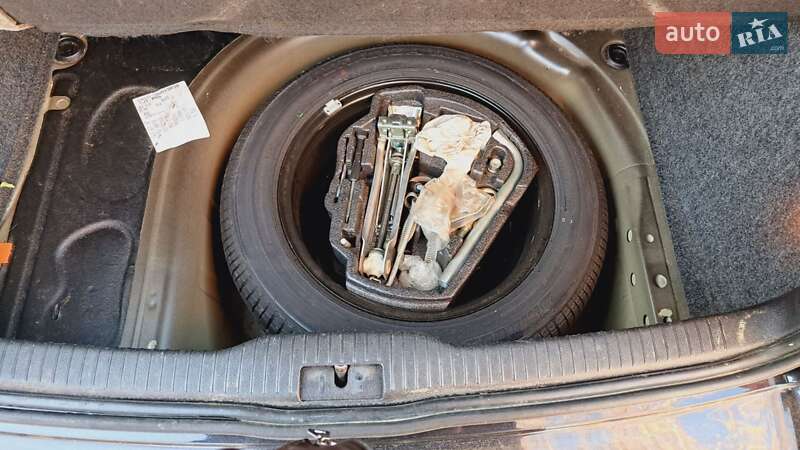 Хэтчбек Volkswagen Golf 2003 в Черновцах