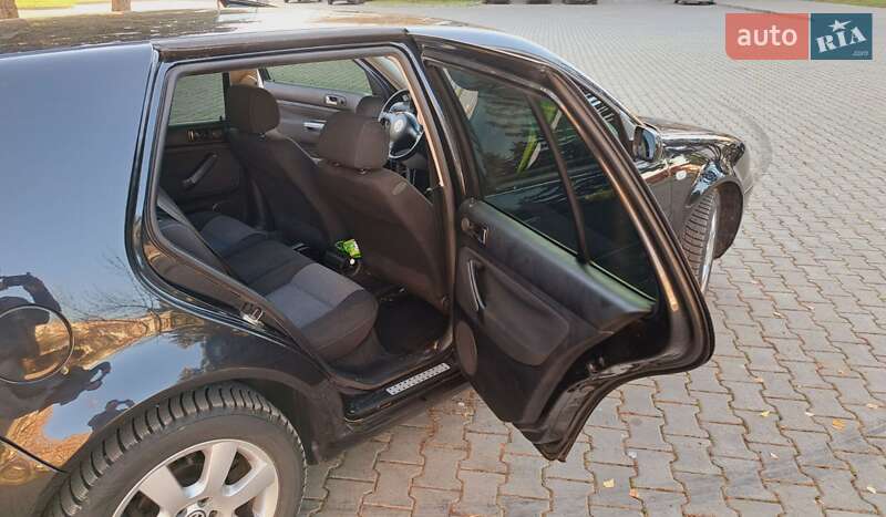 Хэтчбек Volkswagen Golf 2003 в Черновцах