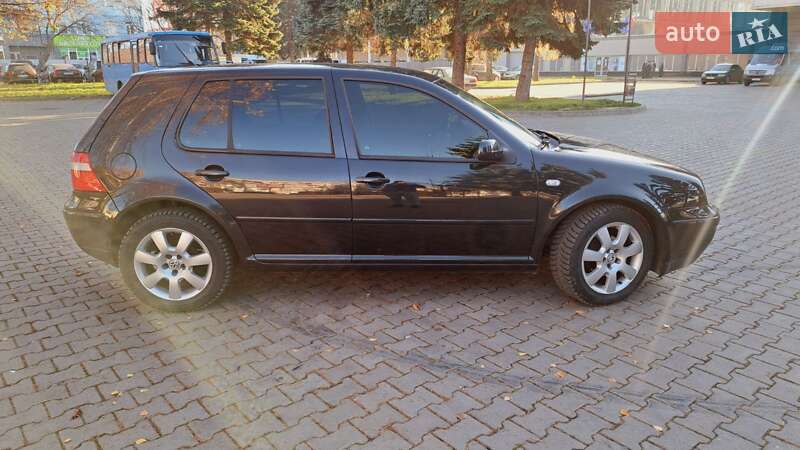 Хэтчбек Volkswagen Golf 2003 в Черновцах