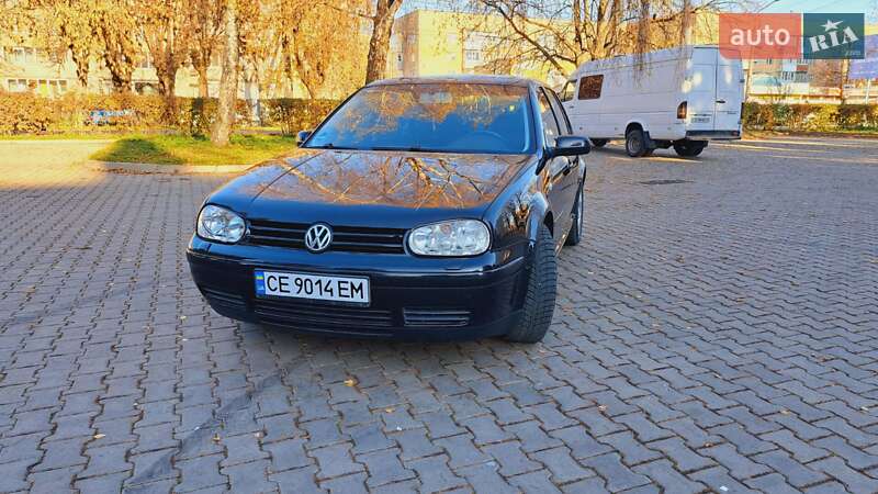 Хэтчбек Volkswagen Golf 2003 в Черновцах