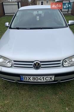 Хетчбек Volkswagen Golf 2002 в Чернівцях