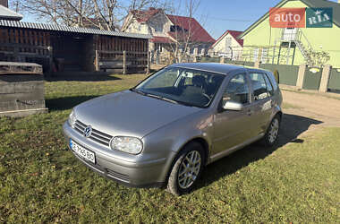 Хетчбек Volkswagen Golf 2003 в Чернівцях