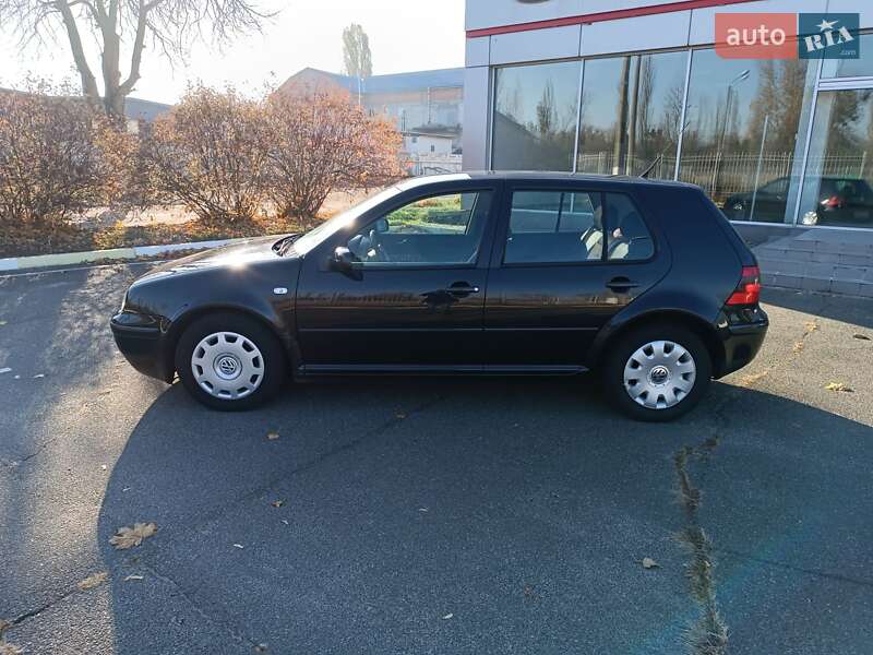 Хэтчбек Volkswagen Golf 2000 в Киеве