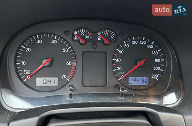 Хэтчбек Volkswagen Golf 2001 в 