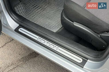 Хэтчбек Volkswagen Golf 2001 в 