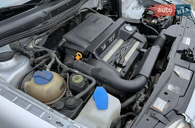 Хэтчбек Volkswagen Golf 2001 в 