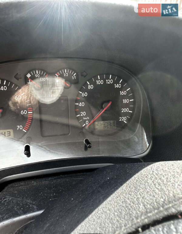 Хетчбек Volkswagen Golf 2000 в Калуші