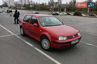 Хетчбек Volkswagen Golf 2002 в Києві