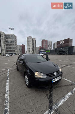 Хетчбек Volkswagen Golf 2004 в Києві