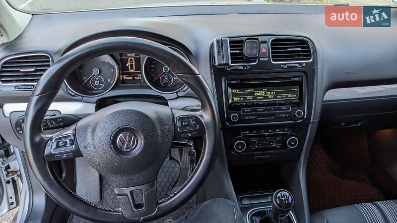 Універсал Volkswagen Golf 2013 в Чернівцях