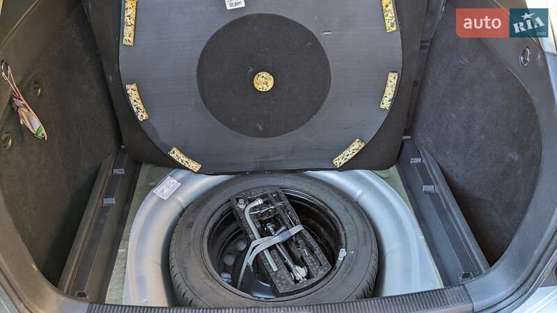 Універсал Volkswagen Golf 2013 в Чернівцях