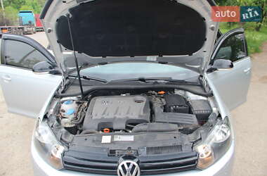 Універсал Volkswagen Golf 2012 в 
