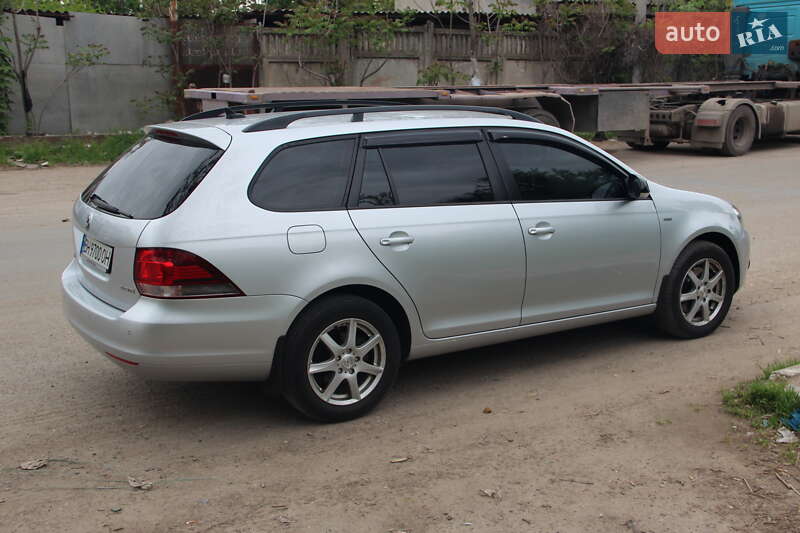 Універсал Volkswagen Golf 2012 в Одесі