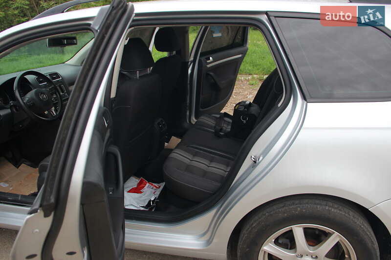 Універсал Volkswagen Golf 2012 в Одесі