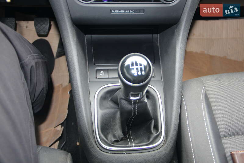 Універсал Volkswagen Golf 2012 в Одесі