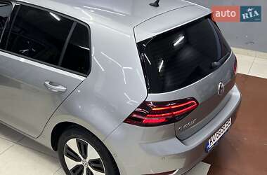 Хетчбек Volkswagen Golf 2018 в 