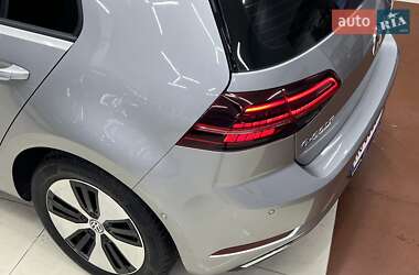 Хетчбек Volkswagen Golf 2018 в 