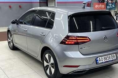 Хетчбек Volkswagen Golf 2018 в 