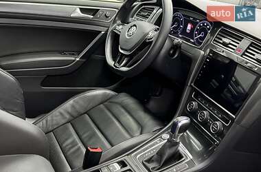 Хетчбек Volkswagen Golf 2018 в 